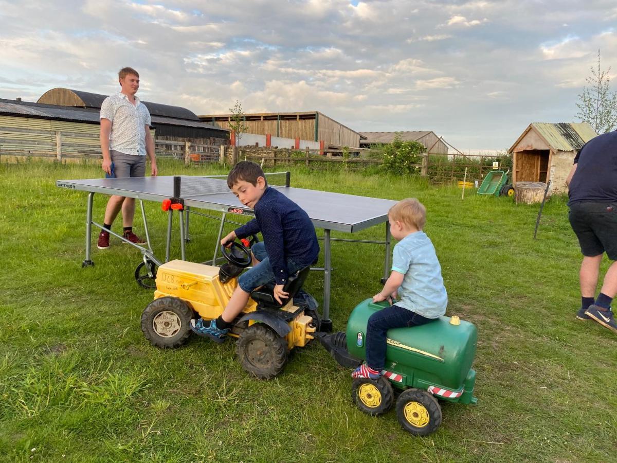 Rew Farm Country And Equestrian Accommodation - Sunset Lodge Мелкшем Екстер'єр фото