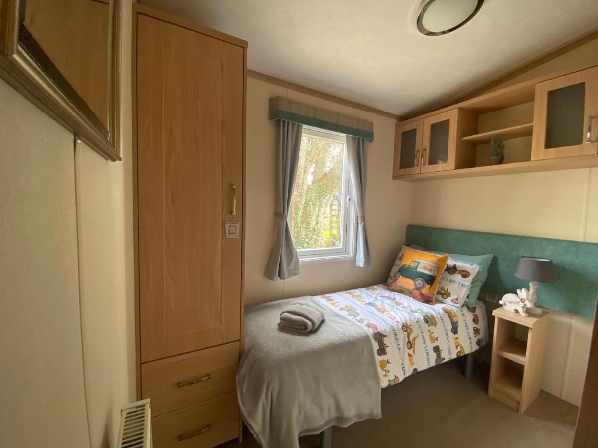 Rew Farm Country And Equestrian Accommodation - Sunset Lodge Мелкшем Екстер'єр фото